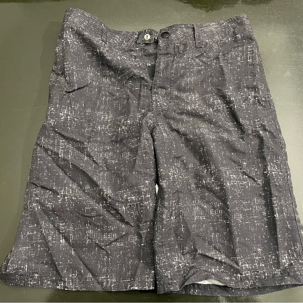 Tony Hawk black and white shorts. Size kids 16.